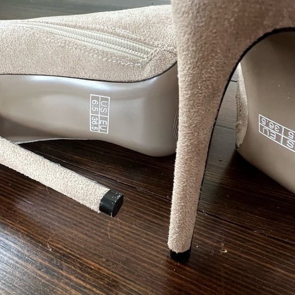 NEW IN BOX - Nude, Beige Faux Suede 4.5” High Heel Pointy Toe Ankle Boots - Picture 5 of 7
